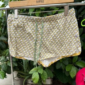 Jane & bleecker horse print yellow shorts